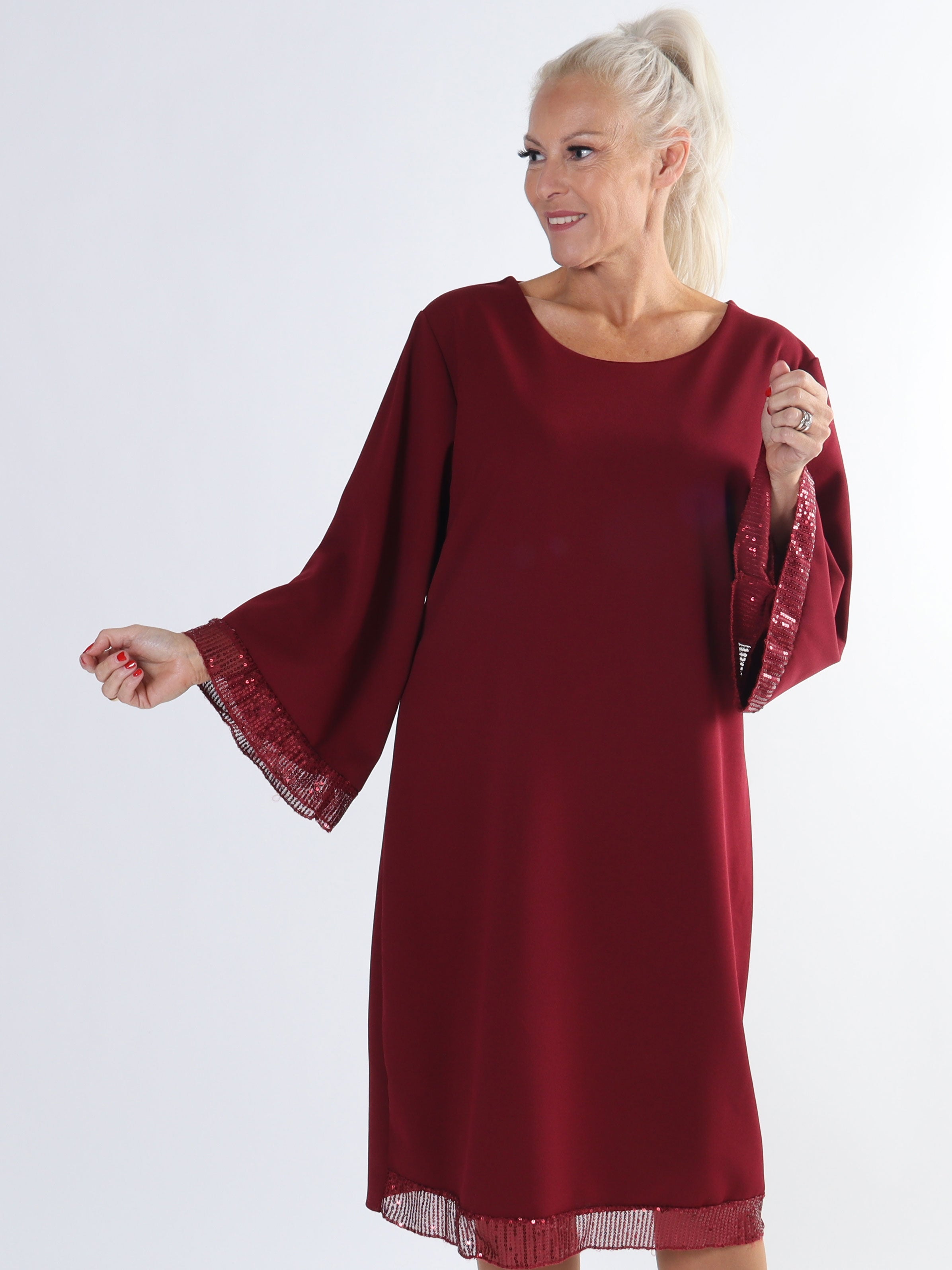 Lanza - Fin plus size kjole detaljeret med paillet kanter